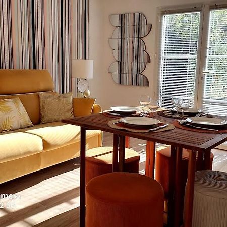 Rez-de-chaussée privatif spacieux 3* d'une villa centre ville Hyères Esterno foto