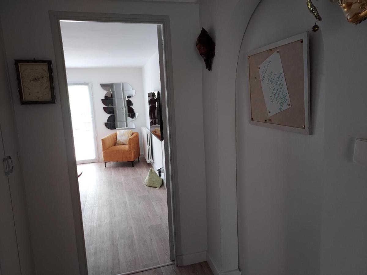 Rez-de-chaussée privatif spacieux 3* d'une villa centre ville Hyères Esterno foto