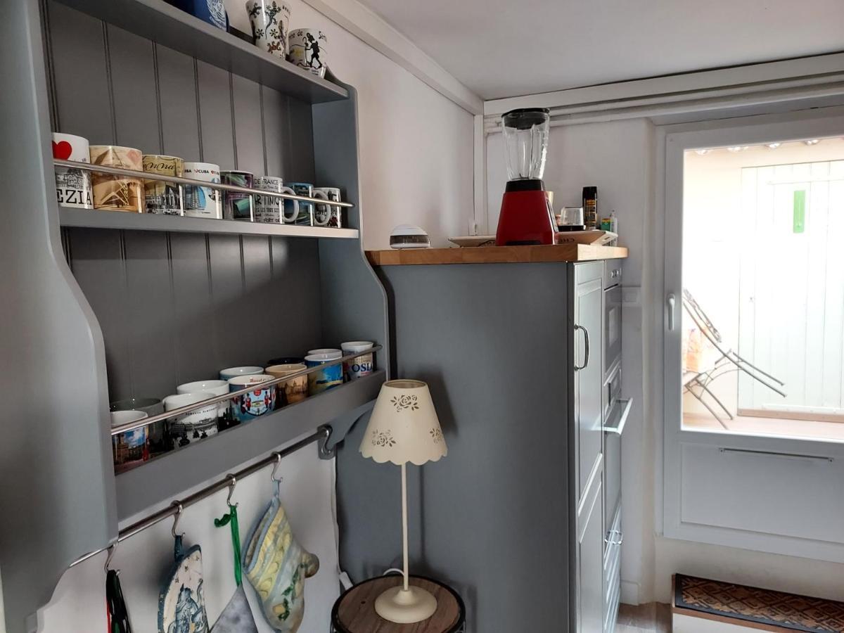 Rez-de-chaussée privatif spacieux 3* d'une villa centre ville Hyères Esterno foto