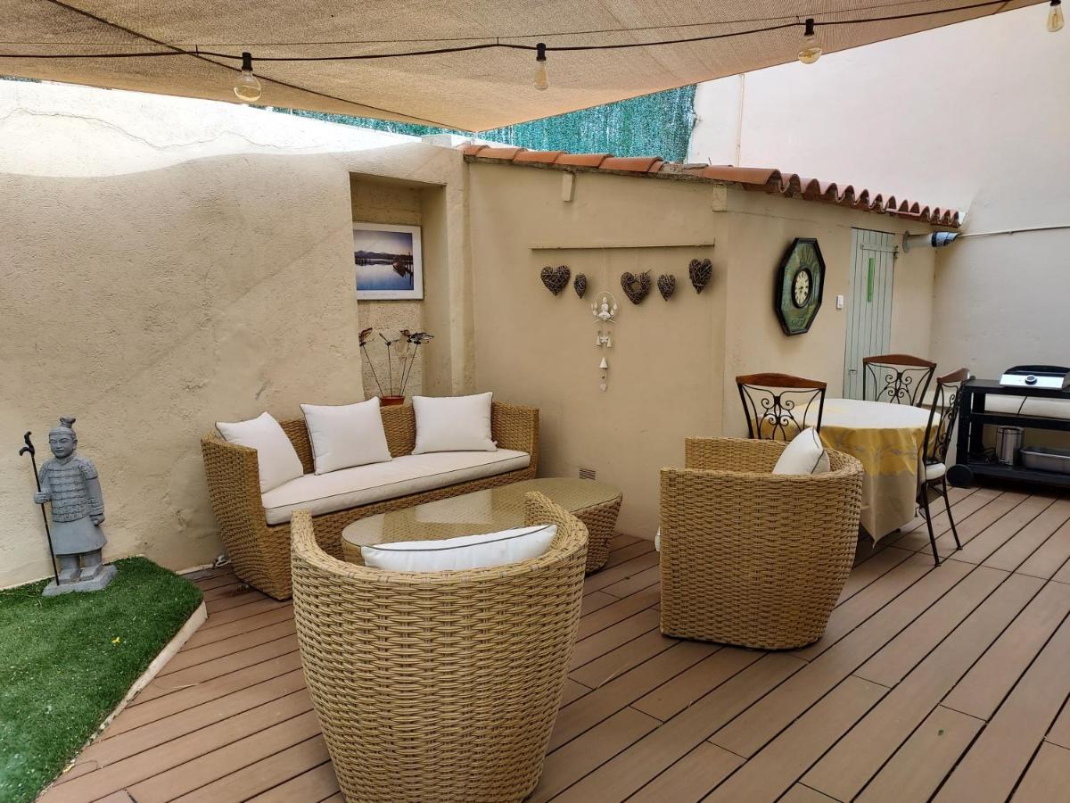 Rez-de-chaussée privatif spacieux 3* d'une villa centre ville Hyères Esterno foto