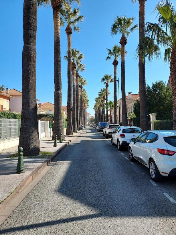Rez-de-chaussée privatif spacieux 3* d'une villa centre ville Hyères Esterno foto